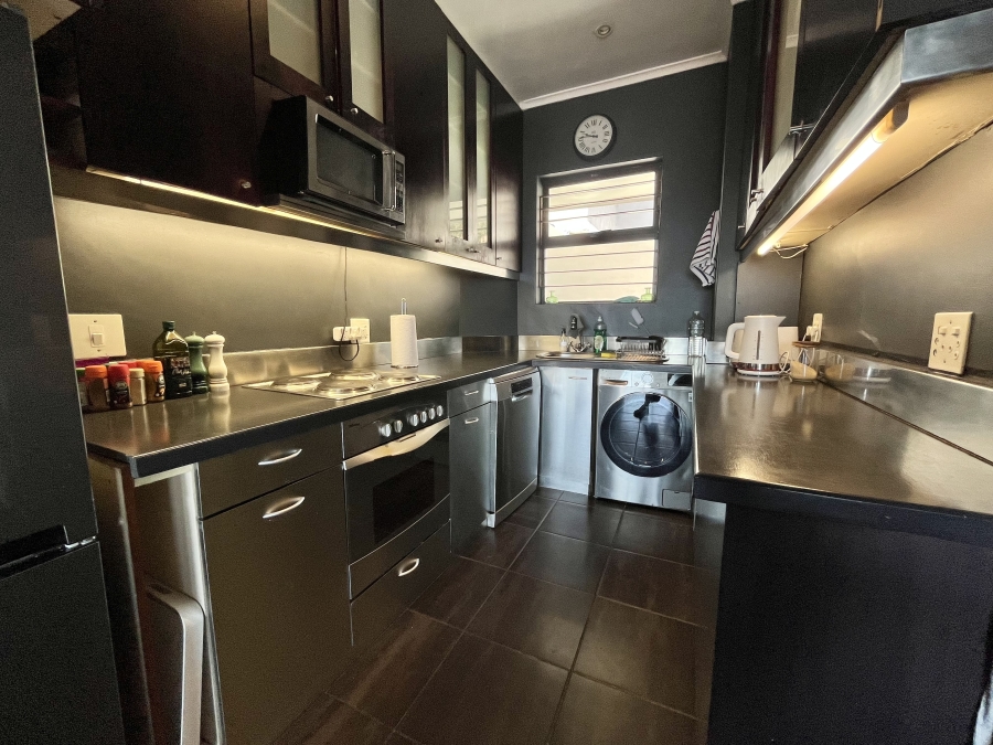 To Let 2 Bedroom Property for Rent in Sea Point Western Cape